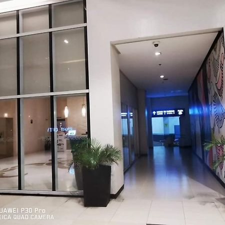 Staycation Condotel @150Newport Pasay City Манила Екстериор снимка