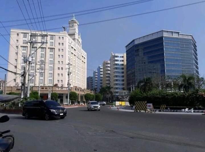 Staycation Condotel @150Newport Pasay City Манила Екстериор снимка